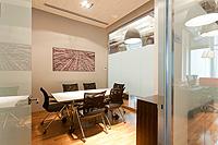 Работы художников Frida Fine Arts в клубном офисе Cabinet Lounge